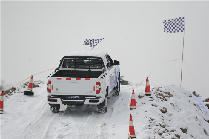 maxus t60 shows excellent performance at test drive on changbai mountains